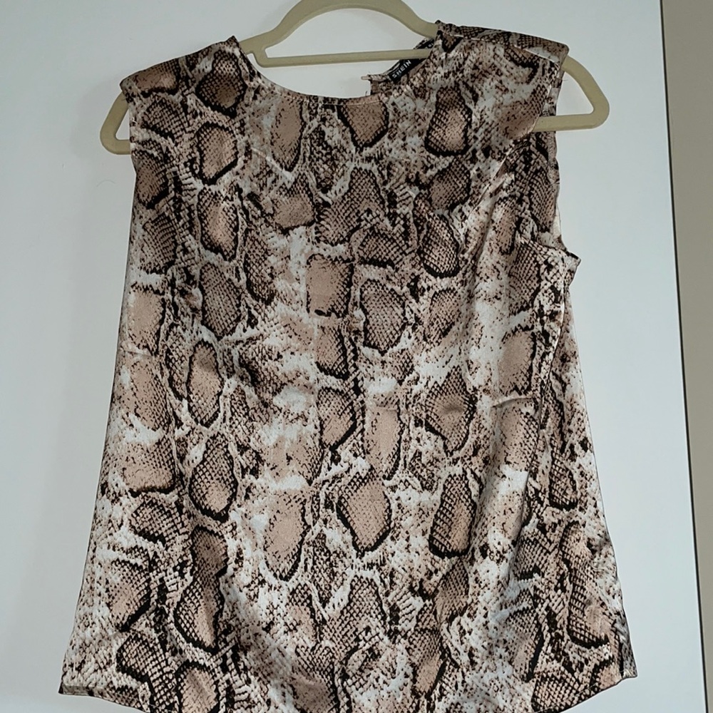 Shoulder padded tank top
